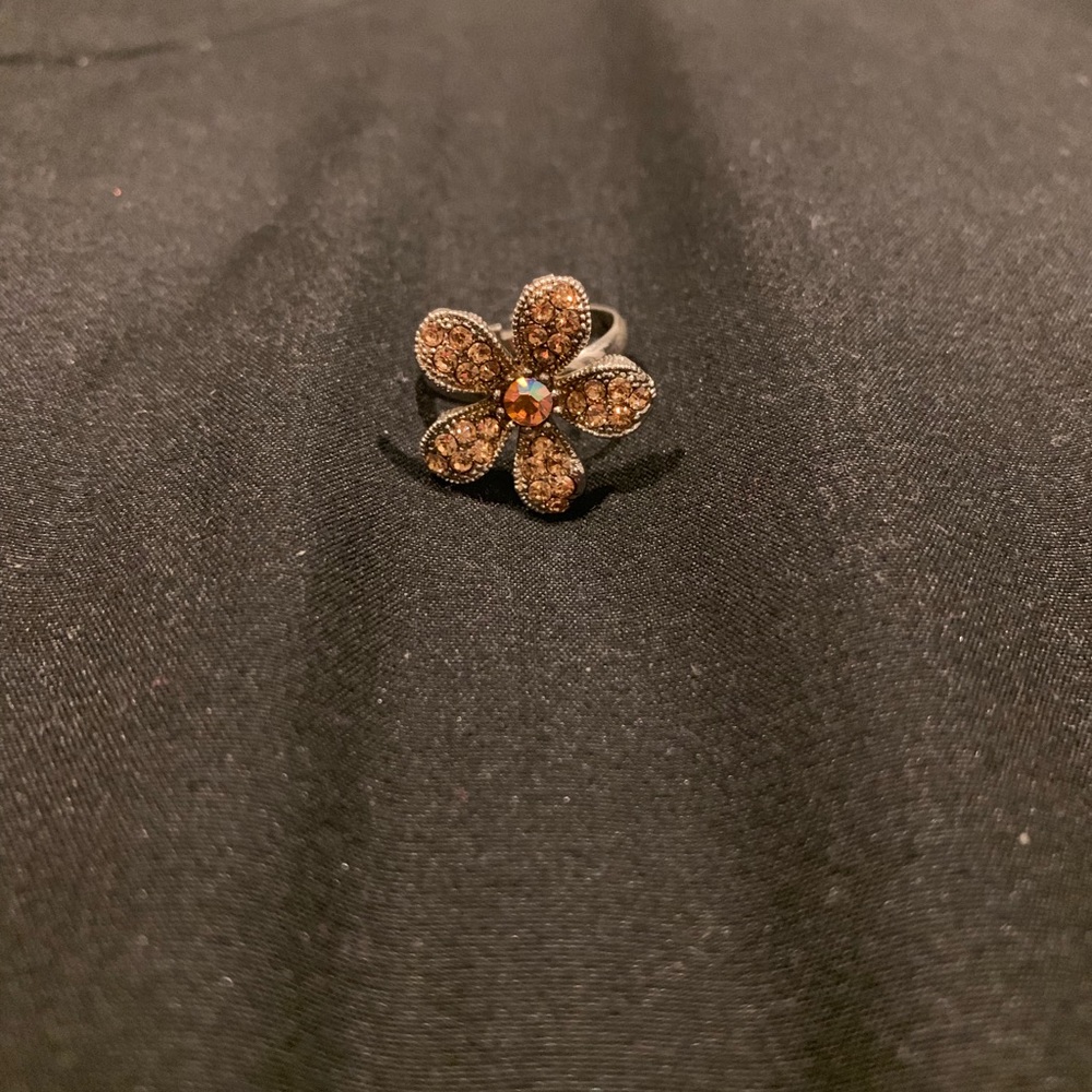 Flower ring - Picture 2 of 2